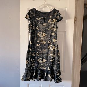 NWT. Ruffle Hem Cap Sleeve Black n Gold Cocktail Dress. (SEE DESCRIPTION)